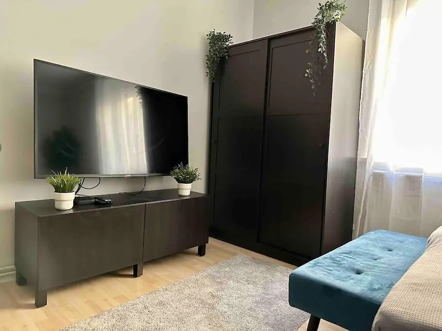 Private Balcony At Top Location Next To Subway Apartment Vienna