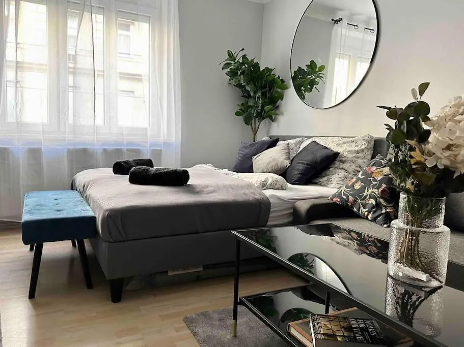 Private Balcony At Top Location Next To Subway Apartment Vienna Austria